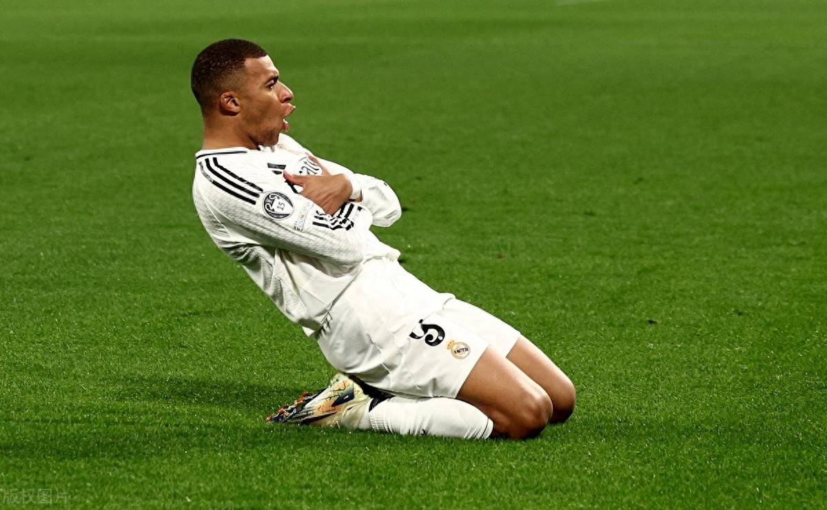 孔蒂：我们的中场只剩洛博特卡和小麦，希望不会再有人受伤（孔蒂：中场仅余洛博特卡与小麦，盼再无伤兵）